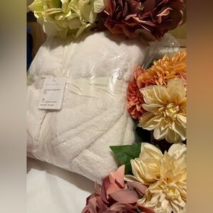 New Pottery Barn Super Soft Coziest Sherpa Hooded Robe, XL, Ivory, 260gm WT.